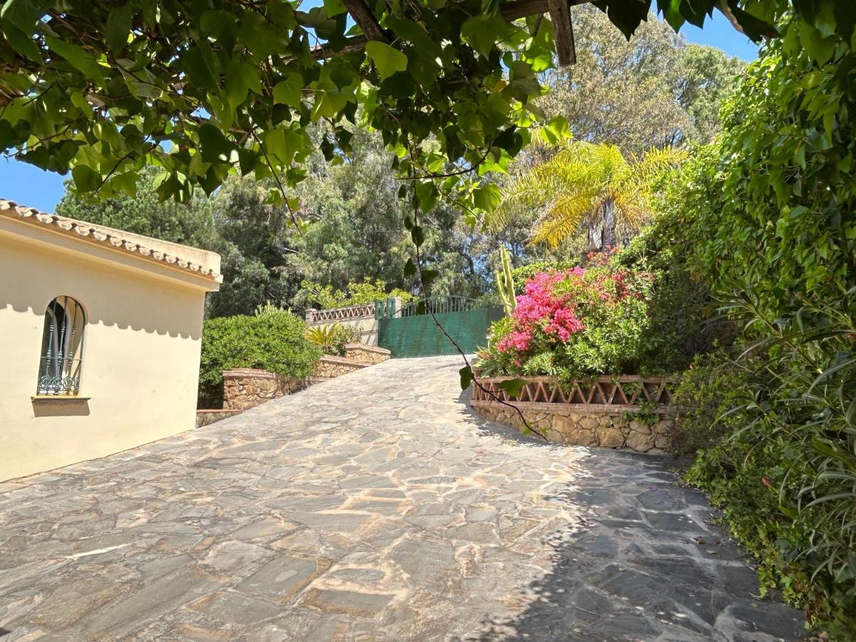 Villa Close To The Beach In Marbella Bagian luar foto