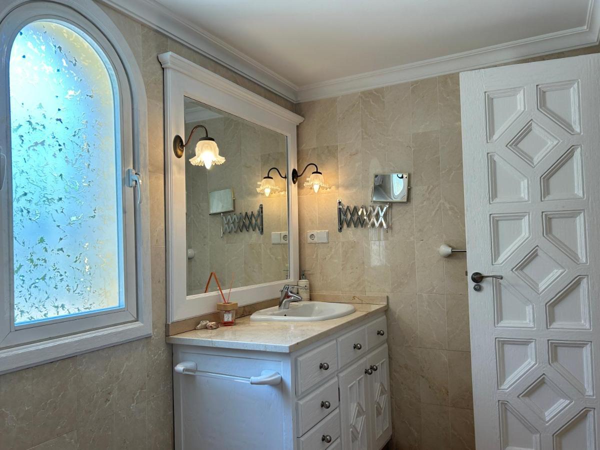 Villa Close To The Beach In Marbella Bagian luar foto